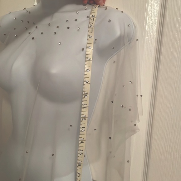 Bridal cape with Swarovski crystals - Picture 13 of 15